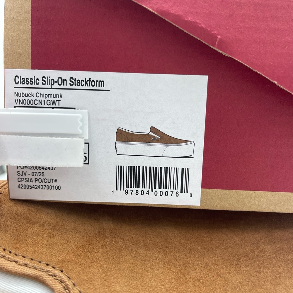 Vans Classic Slip-On Stackform
Nubuck Chipmunk
VN000CN1GWT Platform Sneakers - Picture 16 of 16